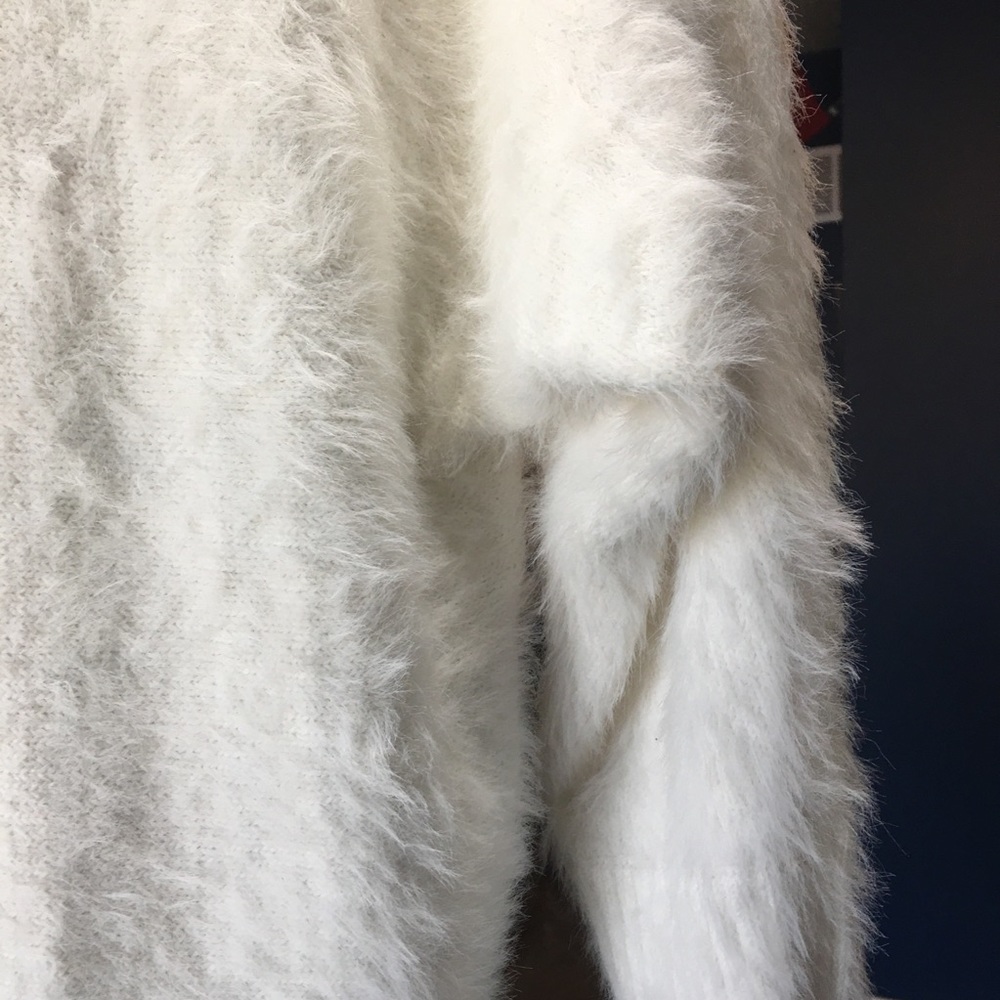 GAP Sweater - Picture 3 of 4